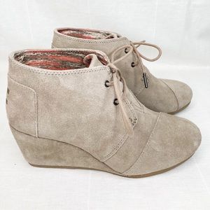 TOMS Suede Wedge Bootie Taupe Women’s size 9